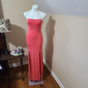 Strapless maxi with double front slit